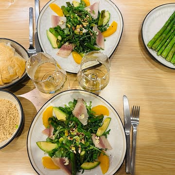 Après une dure journée de labeur, recevoir des compliments sur nos filets de #truites fumée fait toujours chaud au ❤️

Merci, Danke @isabelleheindrix

La recette Oranges, citrons et vinaigrette au miel.

#produitslocaux