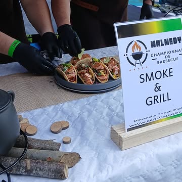 Surprise de taille!

De 7-800gr les participants @mamdy_grill , se sont retrouvés avec des Truites de 2,8kg...

Les 15 groupes nous ont stupéfiés, encore et encore et on sut changer nos reines en un bouquet délicieux! 👍

Portrait choisit des présentations.
Malheureusement je n'ai pas retenus toutes les explications des préparations 😞

#Félicitationsauxgagnantstoutescatégoriesconfondues
#Truite
#produitlocal🐟🐟🐟
#barbecue
