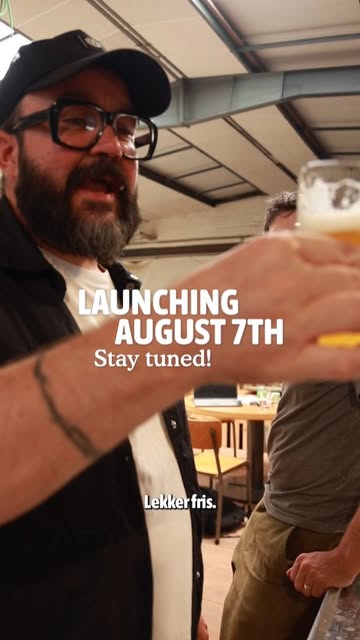 Een goeie zomerpint 🍻
Samen met @stroombrouwers zochten we naar de perfecte balans. Een lichte, goudgele Pale Golden Ale (5,1%), gebrouwen met Duitse Amarillo-hop voor een heldere citrustoets. Licht gelaagd, verfrissend en gemaakt voor lange zomeravonden.
Vanaf vrijdag 7 augustus officieel koud op tap en blik bij BASK, Stroom en Taberna Bask.
#publiciteit