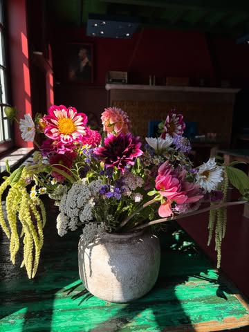 Vers van @vletersveld 💐

Laatste data juli:
🌻16 juli
🌻23 juli
🌻24 juli

Reserveer via onze website!
Last-minute tafels ook te vinden op @yeatapp
