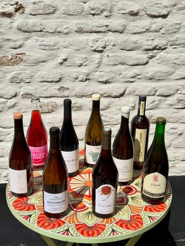 “𝗘𝗷𝗲 𝗗𝘂𝘀𝘁?”🌻

Zomerse wijnen pt.1

#naturalwines #summer #dedrieridders #westhoek