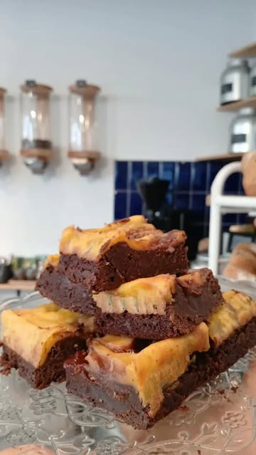 Sunny days 🫱🏼🫲🏼 cheesecake brownies

#vegan #veganfood #plantaardig #plantbased #localbusiness

@antoinette_antwerpen