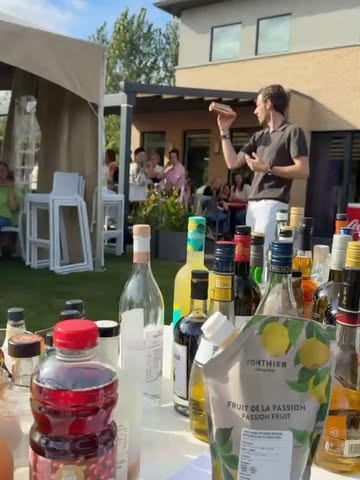 Een bijzondere voor ons! Gisteren konden wij een cocktailworkshop geven aan @neonatologie_zol , aan alle artsen en verplegers die zo goed voor onze dochter gezorgd hebben - tijdens hun teamdag. Een blij weerzien, mooi weer en heel wat lekkere cocktails!🍸☀️
