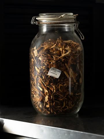 |PRODUCT|
Cette jarre est fermée depuis 2 ans déjà. Plus qu'un an!
Peaux de mandarine et de clémentines rôties, sèchées à l'air libre puis gardées durant 3 ans.
Notre future infusion maison pour la fin de votre repas.
ㅤ
𝘽𝙚𝙡𝙞𝙚𝙫𝙚.𝙞𝙣.𝙩𝙝𝙚.𝙥𝙧𝙤𝙘𝙚𝙨𝙨. Faites nous confiance.
ㅤ
----
EN
This jar has been sealed for two years already. Just one more!
Roasted mandarin and clementine peels, air-dried and then stored for three years.
Our future homemade infusion to enjoy after your meal.
ㅤ
𝘽𝙚𝙡𝙞𝙚𝙫𝙚.𝙞𝙣.𝙩𝙝𝙚.𝙥𝙧𝙤𝙘𝙚𝙨𝙨. Trust us.
ㅤ

@equinoxlightphoto
#nowaste #merryrestaurant #cheflife #homemadedrinks #nonalcool #nonalcoolic #nonalcoolicpairing