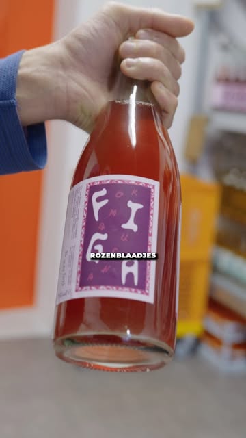 Ambacht van de dag: Figa kombucha door Yassine. Vergeet de vooroordelen van kombucha, Yassine zijn creaties zijn gewoon mega lekker en vegen de vloer met heel wat non alcoholische dranken die er momenteel beschikbaar zijn.

Bestel een fles of proef eens in de restaurants waar figa al beschikbaar is.

#kombucha #scoby #antwerpen #ambacht #honger