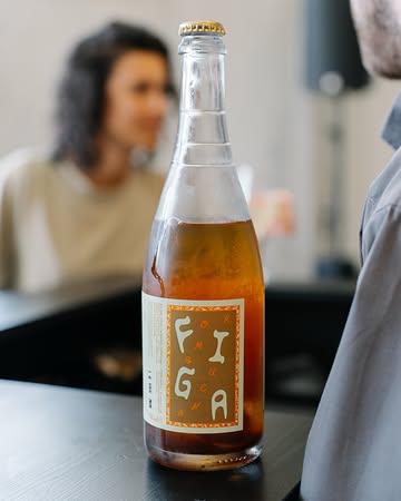 Objects & Sounds was one of our very first partners, and they’ve been with us ever since! Grateful for the ones who believed in FIGA in the beginning stages. This shot of our Hojicha kombucha, captured right in their beautiful space, feels like a little celebration of how far we’ve come together.
🫱🏻‍🫲🏽

📷 @larsduchateau