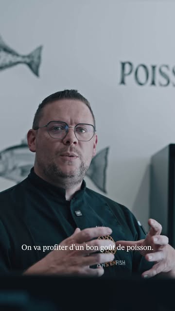 Chez nous, la maturation n'a rien d'une recette figée. Thon, sériole… on ne se contente pas d'un seul poisson, on explore.

Parce que chaque espèce a son caractère : une chair plus grasse par-ci, plus ferme par-là, un temps idéal qui n'est jamais tout à fait le même. Alors on teste, on observe, on ajuste. Combien de jours ? Quelle température ? À quel moment la magie opère et le poisson atteint son apogée ? C'est ce travail de patience et de curiosité qui fait toute la différence dans ton assiette.

La maturation, c'est un terrain de jeu pour artisan obsédé du détail. Et disons-le : on adore ça.

Un poisson maturé t'intrigue ? Passe au comptoir Av. Joseph Abras 113 à Belgrade, on te dira ce qui est prêt à goûter en ce moment. 🐟

#OnSenFish #MaturationDePoisson #Namur #Belgrade #ArtisanPoissonnier #PoissonnerieArtisanale #FoodNamur #SavoirFaire #Thon #Seriole #DecouvrirLaMerAutrement