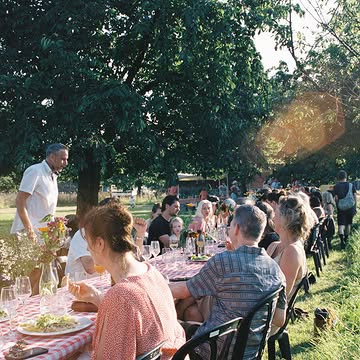 A big thank you to everyone who joined us for the Vidée Soirée & Matinée. We were so happy to see so many of you at this special gathering, honouring Goutte’s retired laying hens together in such a atmosphere with a nice glass of wine!

The new hens will be arriving soon at Goutte 🐔

 until then… stay tuned. We will be releasing our next event in August on Friday✨