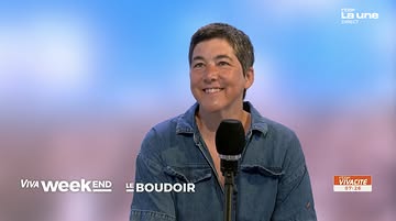 Ces petits gestes qui changent tout !

Ce dimanche matin, Sylvie Droulans, directrice de ConsomAction, était l’invitée de Viva Week-end sur VivaCité pour parler de ces petits gestes du quotidien qui peuvent nous aider à réduire nos déchets.

Et par où commencer ? Par la règle des 3R : Refuser/Réduire, Réutiliser… et seulement ensuite Recycler. Parce que le meilleur déchet reste celui qu’on ne produit pas !

Au-delà du tri, plusieurs réflexes peuvent faire la différence : éviter les produits à usage unique quand une alternative réemployable existe, privilégier le vrac, réparer plutôt que remplacer, acheter moins mais mieux, ou encore penser à ses contenants réutilisables pour les achats à emporter.

Chez ConsomAction, nous sommes convaincus que la transition ne peut pas reposer uniquement sur les épaules des consommateurs.

C’est aussi pour cela que nous accompagnons au quotidien les « acteurs du changement » : commerces, producteurs, fournisseurs, horeca et autres professionnels qui développent des solutions concrètes pour rendre le réemploi, le vrac et une consommation plus durable accessibles à tous.

Les petits gestes individuels comptent. Mais lorsqu’ils sont soutenus par des changements collectifs, ils peuvent vraiment changer la donne.

🎧 Retrouvez le passage de Sylvie dans Viva Week-end sur Auvio

#ConsomAction #VivaCité #VivaWeekend #ZéroDéchet #Réemploi #Vrac #3R #ConsommationResponsable #ÉconomieCirculaire