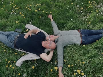 Neen, we gaan gelukkig niet in verlof!

We strekken ons uit op onze biologische velden, zodat we het hele jaar door paraat staan om jullie van verse kazen, ijs, taart… en nog zoveel meer lekkers te kunnen voorzien.

Kom gerust eens langs en kom samen met ons genieten! 🐐

#vlaamseardennen #terras #biologisch #geiten #oostvlaanderen