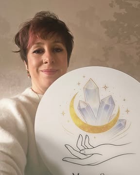 ✨ NOUVEAUTÉ CHEZ MOON STONE ✨

C’est officiel…
La madérothérapie visage est disponible dès aujourd’hui chez Moon Stone ! 🌙

Un soin idéal pour prendre soin de son visage naturellement et s’offrir un vrai moment de bien-être.

✨ Stimule la circulation
✨ Favorise le drainage
✨ Aide à décongestionner le visage
✨ Redonne de l’éclat au teint
✨ Détend les tensions du visage
✨ Apporte une sensation de fraîcheur et de légèreté

🌙 45 min – 50 €
Envie de découvrir ce nouveau soin ?
📩 Pensez à réserver votre moment chez Moon Stone !
#MoonStone #MaderotherapieVisage #MaderoVisage #BienEtre #SoinVisage #Thuin #Massage #DrainageVisage
