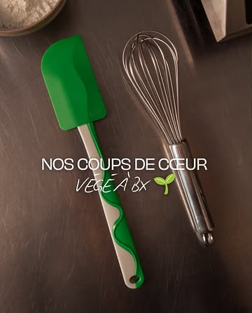 Nos coups de cœur végétal à Bruxelles ? 🌱✨
Lucifer Lives Coffee @luciferlivescoffee (cafés torréfiés maison & pâtisseries divines), Kistune Burger @kitsune.burgers (burgers fusion addictifs), Lil Bao @lilbao.be (baos gourmands & sides qui claquent), Mission Massala @missionmasala_bombaybbq (BBQ indien épicé), Humus&Hortense @humushortense (gastronomie végétale étoilée) et Archie @archie_brussels (cantine réconfortante).

Et vous, quel est VOTRE spot végétal préféré à Bruxelles ?

On a hâte de découvrir vos pépites ! 👩🏻‍🍳