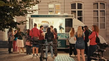 Merciii à toutes et à tous pour votre présence pour nos 1 an ! 💚

Nous sommes tellement heureux de pouvoir continuer à faire grandir ce projet et surtout de vous voir toujours plus nombreux·ses à nos côtés.

Un food truck, de la cuisine végétale, bientôt des cours dans les écoles… 🌱✨
On est ravis de voir évoluer tout ça et de constater l’engouement que le projet suscite déjà : plus de 1000 élèves touché•es et tellement de retours positifs !

Merci pour votre soutien, votre curiosité et votre confiance. Ce n’est que le début !