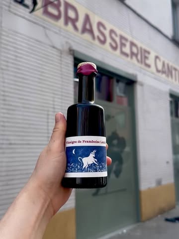 Suivez-moi 👀

Direction chez les voisins d’en face, @brasseriecantillonofficiel , pour récupérer 400 litres du mythique Rosé de Gambrinus, directement de la cuve.