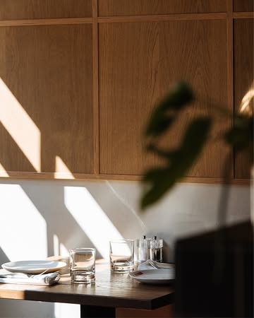 Vanaf volgende week is het tijd om terug aan tafel te gaan! 🍽️ We kiezen voortaan voor een nieuw ritme ➪ vanaf volgende week zijn we open op 𝗺𝗮𝗮𝗻𝗱𝗮𝗴, 𝗱𝗶𝗻𝘀𝗱𝗮𝗴, 𝘃𝗿𝗶𝗷𝗱𝗮𝗴 & 𝘇𝗮𝘁𝗲𝗿𝗱𝗮𝗴. Woensdag, donderdag & zondag worden onze vaste sluitingsdagen.

Tot binnenkort bij Jacobin! We kijken ernaar uit. 🌞