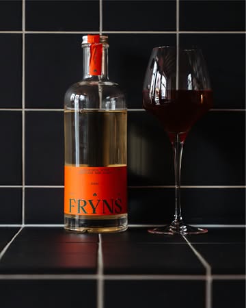 0% alcohol. 100% smaak. 💁‍♀️
𝗙𝗿𝘆𝗻𝘀 𝗦𝗽𝗶𝗰𝗲.

Ⓙ In je glas?
Kruidige tonen, warme specerijen & allesbehalve saai.