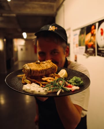 This is the story all about geuze, and how we ended up creating what was probably our best plant-based pairing menu yet, through the close collaboration of @shut.your.waffle and @dennis.vansant, the help of the @belmundobxl team, and the wonderful bottles of @brasseriecantillonofficiel.

We started with our signature kojified beet, a beer cracker made with spent grains from Cantillon, a little faux Boursin snack with homegrown herbs, and a surprise palate cleanser in the form of a 5-year-old shiso leaf marinated in apple vinegar. Paired with fresh lambiek straight from the barrel and a Zwans 2021 Parasol

Then came a fermented white asparagus croquette in a white asparagus sauce, topped with young asparagus and paired with a Magnum Geuze from 2014.

The second entrée was the Rock-n-Roll Ballekes, which will soon get their own post for @chaud.boulette, paired with a Cantillon Kriek from 2022.

Then we committed a little heresy, but honestly… it turned out to be a complete banger. We transformed the much-loved and highly sought-after Mamouche into a sorbet.

The main dish was, in my opinion, the perfect balance between technique and comfort food, made possible through Jeremy’s vision: tofish and fermented fries with a tartar sauce built around pickled elderflower buds. What a delight. Paired with Cantillon Nath 2025.

By the time dessert arrived, people were already completely full, but somehow nobody resisted the rhubarb, Japanese knotweed and vanilla custard trifle paired with Cantillon Sang Bleu 2025.

Thanks again Dennis and Jeremy for co-hosting this lovely dinner. Let’s see if we manage to organise a third one soon.