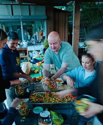 #EUinMyRegion x Fermenthings

This autumn, we're opening up a few seats around our fermentation table thanks to #EUinMyRegion.

Be-Here, the place Fermenthings calls home, was renovated with the support of the European Regional Development Fund (FEDER/EFRO) and the Brussels-Capital Region. The EUinMyRegion campaign highlights projects and places across Europe that have grown with European support, and this year we're happy to be part of it.

Together with the @federefro , we're giving away 2 free tickets for each of three Fermenthings workshops:

30 September at 19:00
Kimchi Workshop, 2 tickets

4 October at 14:30
Kimchi Workshop, 2 tickets

14 October at 19:00
Kombucha Workshop, 2 tickets

So, three people will each win two tickets and can bring someone along to discover fermentation together.

Want to join us? Leave a comment below telling us which of the three workshops you'd like to attend. You can also tag the person you'd like to bring.

We'll randomly pick one duo for each workshop.

A little opportunity to learn something new, get your hands into fermentation, take your creation home and discover what is happening behind the doors of Be-Here.

Good luck, and hopefully see you around the fermentation table!

#EUinMyRegion #FEDER #EFRO