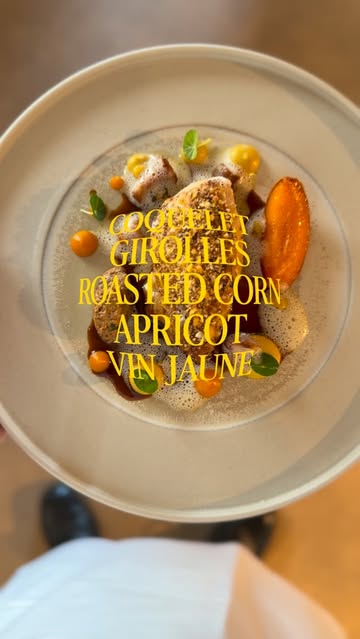 Watch sous chef @verbeke_gilles_ prepare our current main course:
𝗠𝗶𝘀𝗼 𝗴𝗹𝗮𝘇𝗲𝗱 𝗖𝗼𝗾𝘂𝗲𝗹𝗲𝘁, 𝗴𝗶𝗿𝗼𝗹𝗹𝗲𝘀, 𝗿𝗼𝗮𝘀𝘁𝗲𝗱 𝗰𝗼𝗿𝗻, 𝗮𝗽𝗿𝗶𝗰𝗼𝘁 & 𝘃𝗶𝗻 𝗷𝗮𝘂𝗻𝗲

Coquelet roasted on the carcass over the BBQ, continuously glazed with miso. The fillets are carved à la minute and finished with roasted corn and an amaranth crumble.

The legs are transformed into a delicate vol-au-vent-style stew, enriched with a vin jaune hollandaise.

Apricot is confited with lemon and paired with a smoked apricot ketchup.

Girolles are made into a duxelle, while the smaller mushrooms are baked à la minute and seasoned with freshly cut tarragon. They are folded into a rich, foamy vin jaune sauce with roasted corn.

At the table, we finish the dish with the vin jaune sauce and a deeply roasted chicken jus made from the BBQ carcasses.

#thisisrebelle #michelin #kortrijk #martijndefauw