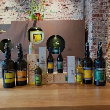 À peine en avance mais déjà en rang pour la rentrée des classes ! @chartreuse_diffusion saison 2026 sont disponibles. Comme d’habitude, pas de réservation, premier arrivé, premier servi 💚
#chartreuse #reinedesliqueurs #vep #liqueur #chartreuseverte