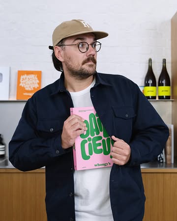 WHOOGY’S AT LA FRUITIÈRE 🧀

Le 23 septembre prochain, @whoogys sera à La Fruitière pour fêter la sortie de Daylicieux, son 3e livre 📚!
Dédicaces au programme, et parce qu’on n’allait quand même pas faire ça le ventre vide, Whoogy’s nous a concocté une petite carte spéciale pour l’occasion 👀

Come early, come hungry.

📅 23.09
🕔 17h30 - 19h30 📍 La Fruitière

📷 : @maurine.toussaint