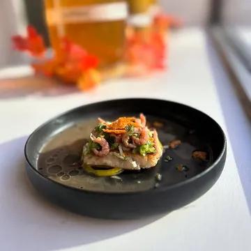 KRUIDTUIN x Einder.
15 augustus chefs table.
We brengen deze Gentse geweldige chef naar Kaprijke!

Kruidtuin brengt een lichte, pure keuken zonder franje, maar met veel smaak. Biologische groenten, aangevuld met vis uit de Noordzee of vlees van topkwaliteit.
Exact waar wij van houden ❤️

Meer info of reservaties via www.einder.info
( bij activiteiten).

Tot dan? X
@kruidtuin_gent