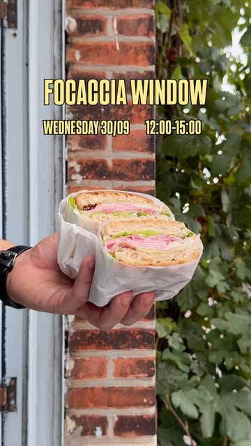 FOCACCIA WINDOW IS BACK 🔥
Wednesday 30/09
12:00–15:00

🥪 CLASSIC
Cooked ham, fermented cucumber, honey & mustard

🌱 VEGGIE
Egg salad, pickled radishes & romaine lettuce

🇵🇱 SPECIAL — ZAPIEKANKA
Polish street food, focaccia edition:
duxelles, Grana Padano & your choice of ketchup or mayo.

Come hungry.
See you at the window. 🪟