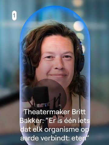 Luistervoer voor in de zon met een briesje! Gisteren was Anargist @britt.m.bakker te gast in ‘de zomer van’ op @radio1.vrt
☀️Met @annlsmns sprak ze over ‘the bare necessities of life’, over een bloedmooie eet-film, cider maken, mannen die jodelen, bodemleven, kijken hoe het water kookt, herderen en nog veel meer zaligheden.
🍒Met als kers op de taart fijne luisteraars die het nog gezelliger maakten.

Luister hier een stukje of de volledige aflevering op @vrtmax_be .
👇

In eenvoudige dingen vind je een enorme rijkdom. Die wijze raad kreeg actrice en theatermaker Britt Bakker van thuis mee, en ze probeert het advies elke dag in de praktijk om te zetten. “Ik noem het the bare necessities, zoals in Jungle Book”, zegt Bakker. En dan gaat het over aandacht hebben voor het moment, over de vele kleine dingen die in een mensenleven gebeuren, en over eten. Zéker over eten, want Bakker heeft een grote fascinatie voor die fundamentele basisbehoefte. https://www.vrt.be/vrtmax/luister/radio/d/de-zomer-van~11-32/de-zomer-van-britt-bakker~11-38269-0/fragment~d1b4643a-f27d-4488-a4ea-020bf83d5b21/?utm_medium=internal&utm_source=vrtmax-app&utm_campaign=share-button&utm_content=mobileios&fbclid=PAZnRzaATMT6ZwZG9mAmV4dG4DYWVtAjExAHNydGMGYXBwX2lkDzEyNDAyNDU3NDI4NzQxNAABp0jLvIM61SfJOA-GwQ6Ryaial6j0xU1KxZPoxPKR0wzxQm-S83tfL5vM52y6_aem_cFnmSThVJSAm0HRqkNA0LA