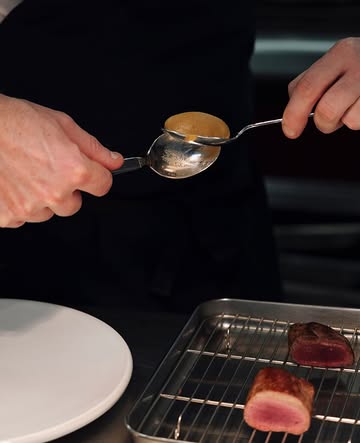 Dans quelques jours, POLLEN prend sa pause estivale 🌞 L’occasion de profiter encore un peu de notre cuisine avant notre fermeture du 23 août au 9 septembre.