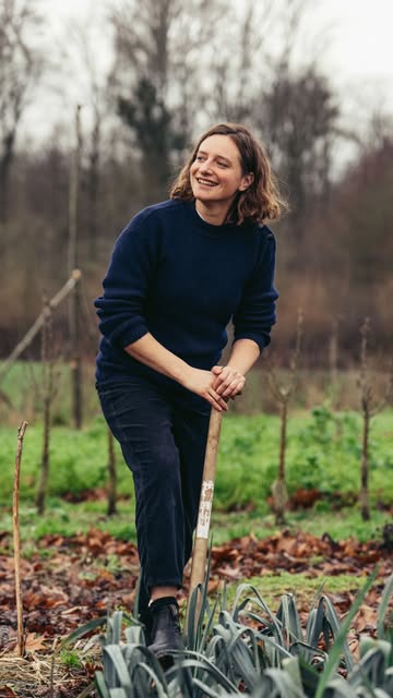 At @de_keukentafel, the field decides what's for dinner.

And that is exactly where creativity begins.

@annawynants and her sister Jozefien brought a piece of conventional farmland back to life in a regenerative way: cover crops, compost, agroforestry, rotation, and no plowing.

In an old barn beside the field, twenty guests at a time sit down to a tasting menu grown entirely on the farm, but only after walking the rows to see where the food is grown.

Since summer 2025, every single vegetable on the plate has come from their own land.

For Anna, that is the joy of being a chef: standing in the harvest and choosing, each day, what to create with it.

🔗 Watch the full video by @deep_seed_podcast via the link in our bio.

✍️ Written by @top50farmers and @helianthi_

#top50farmers #AnnaWynants #top50farmers2026 #DeKeukentafel #t50f2026 #T50F #regenag #regenerativeagriculture #regenerativefarming #soilhealth #knowyourfarmer #futureoffarming #europe #belgium