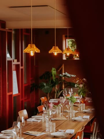 Getting ready for 🍁🍄‍🟫

Nog tot en met eind oktober kan je een plaatsje reserveren aan onze Keukentafel!!

Vanaf november starten we terug met private dining, te boeken vanaf 6p.

Liefs,
Anna & Fien

Foto door @anaislesy
