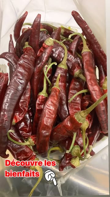 🌶️✨ Sais-tu que le piment de Cayenne n’est pas seulement épicé, mais aussi un véritable allié pour votre santé ? 🍃💪

👉 Booste le métabolisme : Le piment de Cayenne est connu pour stimuler la circulation sanguine et augmenter le métabolisme, vous aidant à brûler plus d’énergie naturellement. 🔥💥

👉 Aide à la digestion : Il soutient la digestion en activant les enzymes digestives et en réduisant les ballonnements.🍹✨

👉 Renforce les défenses naturelles : Grâce à ses propriétés anti-inflammatoires et antioxydantes, le piment de Cayenne aide à renforcer votre système immunitaire. 💪🌿

#Kombucha #PimentDeCayenne #HealthyDrink #BoostNaturel #BienÊtre #Santé #KombuchaLovers #NaturellementBon #BoissonSaine #KombuchaAddict #Energie #Digestion #Immunité #BoissonÉpicée