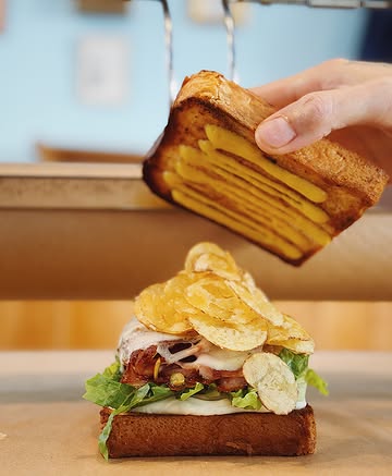NEW SANDO DROP
THE FRIED BOLOGNA

Old-school deli comfort, Quite Frankly style.

Mortadella / Vleesgegroet , fried hard on the griddle until crispy around the edges. Mayo, American mustard, hand cooked chips and lettuce.
Hot, greasy, salty — exactly how it should be.

Stacked high and served hot.
No fancy shit. Just a damn good sandwich.

THE FRIED BOLOGNA
Available at Quite Frankly Deli.
Minderbroedersrui 52, Antwerp

Simple. Dirty. Delicious.