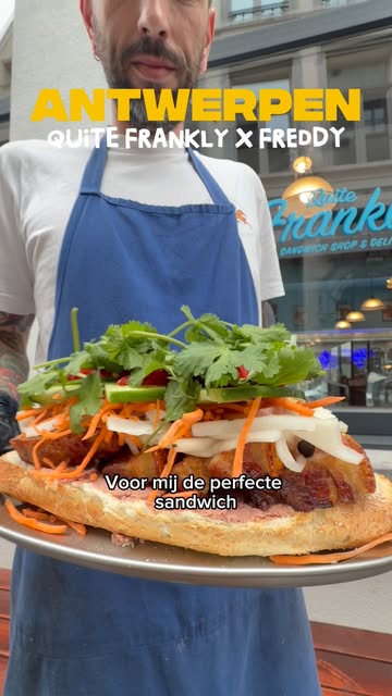 17.10 Quite Frankly x Freddy’s Banh mi 🇻🇳

Waarom Banh mi? Ik heb een lange tijd in Azië & Australië rondgetrokken. Van de straten van Melbourne tot Ho Chi Minh, op elke hoek vond je wel een crispy pork sandwich terug. Perfecte balans tussen zoet, zuur, funky, salty, crispy… 🤤

Daarom is dit broodje de inspiratie geworden voor onze collab 🔥

BELANGRIJK, dit is geen commerciële samenwerking. Ikzelf verdien niets met de verkoop van de broodjes. Mijn enigste voorwaarde was dat we een goed doel zouden steunen. Daarom gaat er per verkocht broodje €1 naar de Vlaamse voedselbanken. 💪 Massaal broodjes kopen is dus de boodschap!!

Maar be quick, want ze zijn elke dag limited om de kwaliteit te blijven garanderen 🫡