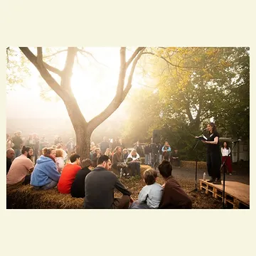 Wonder Wilder Farmer Fest.
Bouche et terre is not a festival you attend. It's one you become. Vel tegen vel(d). Vertragen. Aarden. Gronden. Le nouveau sauvage, from soil to soul, with blooming courage, feet in the ground and hearts wide open — where nature transcends.

We delen graag een stukje van de magie — want sommige dagen zijn te mooi om maar voor onszelf te houden.
Merci. Dank je. Thank you.

Flâner, respirer, savourer. Tot de volgende keer in het veld.

Bouche et terre is genuinely curated by the soil and soul of Ceci est Passata & Le Monde des Mille Couleurs. Rooted together with Leader Westhoek.

@britt.m.bakker
@compliments.of.nature.a
@mondedesmillecouleurs
@de_blauwe_spie
@gerumdujardin
@jacquesgruson
@bau_luc
@glace_cremoir
@koffiehoorens
@ik_maak_anders_iets
@wimopbrouck
@jan_dhaene_music
@hellehraqs
@defoodarcheoloog
@ Olivia Angé
@steven_desair
@elvire_delanote
@liesengelenphotography
...