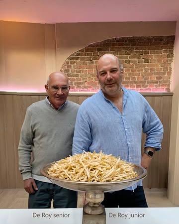 Morgen is het vaderdag 🤍

Uw papa, zo bijzonder en uniek...
Verras uw papa nog snel met een lekker Hopdiner at Hofke van Bazel en geniet samen van een mooi moment.
Reserveer uw tafel om samen met hem te genieten.

'Sommige helden noemen we gewoon papa!'
----
Tomorrow is Father’s Day 🤍

Your dad, so special and one of a kind...
Surprise him with a delicious Hop dinner at Hofke van Bazel and enjoy a beautiful moment together.
Reserve your table and cherish a lovely time with him.

'Some heroes we simply call Dad!'

Hofke van Bazel • Michelin Star 🔴🍀
Fine dining restaurant • Luxury Suites
📍 Kon. Astridplein 11, 9150 Bazel
_________________________________
#hofkevanbazel #luxuryevents #eventplanning
#hopplant #poachedegg #finedining #finedininglovers #restaurant #finedining #michelineguide #alliancegastronomique #hopscheuten #hopscheutenseizoen #buggenhout #foodie #foodiegram #foodiesofinstagram #worldfoodie