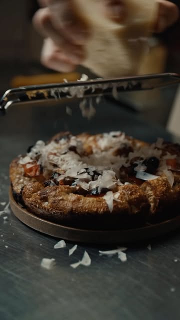LA FOCACCIA en suggestion chez Incorrect dès maintenant. Selon l’inspi du chef et toujours crapuleuse.

INCORRECT.
NASTY SOURDOUGH PIZZA INC.
Crafted. Fermented. No apologies.

🍕 Réservations : https://incorrect.reservation.barestho.com/
🌐 Site web : https://www.incorrect.pizza/
🕕 MA-SA : 18h00-21h15
🚫 FERMÉ : dimanche & lundi
📍 RUE HAUTE MARCELLE 35, NAMUR

📸 @anthonyflorio

#pizza #focaccia #namurfood #foodporn #craftbeer