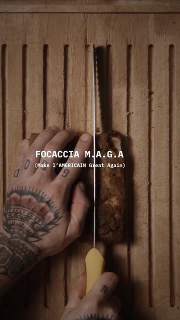 𝗙𝗢𝗖𝗔𝗖𝗖𝗜𝗔 𝗠.𝗔.𝗚.𝗔

Montez le son. Ce croustillant se mérite. 🔊

Notre focaccia maison — un kilo de farine, un kilo d'eau, et beaucoup trop de patience pour un pain qui va disparaître en quatre minutes.

Dessus : carpaccio de bœuf, mayonnaise maison, câpres, tabasco, un trait de whisky tourbé. Assaisonné comme un filet américain, bien à la belge. Et des chips, parce qu'il faut ce qu'il faut. 🥩

Chips sur une entrée gastro : génie ou provocation ? On vous écoute. ⚡

#focaccia #filetamericain #carpaccio #boeuf #entree #streetfoodstyle #pizzeria #namur #belgianfood #croustillant #asmrfood #cheflife #restaurantnamur #foodporn #incorrectpizza

INCORRECT.
NASTY SOURDOUGH PIZZA INC.
Crafted. Fermented. No apologies.

🍕 Réservations : https://incorrect.reservation.barestho.com/
🌐 Site web : https://www.incorrect.pizza/
🕕 MA-SA : 12h00-21h15
🚫 FERMÉ : dimanche & lundi
📍 RUE HAUTE MARCELLE 35, NAMUR

📸 @anthonyflorio