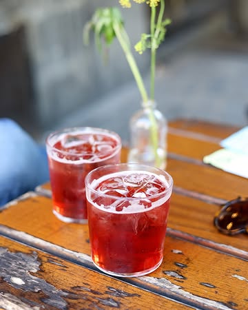 📍Le Dillens, Saint-Gilles

Bloomizzante, the non-alcoholic spritz by @le.dillens, featuring Bloom.