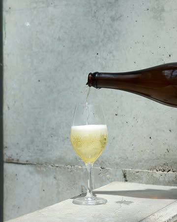 Butter - buttery and peachy notes. Made from a chinese Milky Oolong tea.