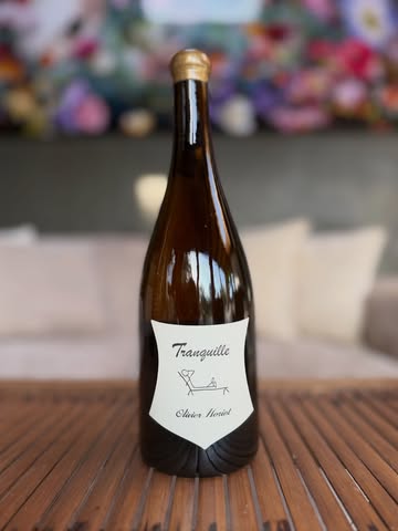 1 sol ~ terroir d’argiles rouges sur calcaires durs du kimméridgien (sud-est)
1 cépage ~ pinot noir vinifié et élevé en fûts
1 vin ~ fermentations lentes et élevage sur lies
1 année ~ 2019. 459 bouteilles et 20 magnums.

Riceys blancs « en barmont », Olivier Horiot, vin tranquille de Champagne.

Chez @natornot_vinnature
Info@natornot.com

#olivierhoriot #riceys #coteauxchampenois
#belgique #import