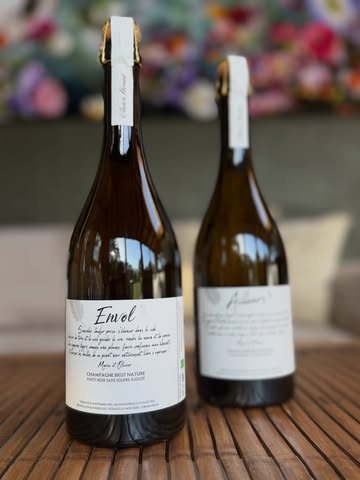 Champagnes bruts natures @horiotolivier

Ailleurs : chardonnay de Fontette vendangé le 13 septembre 2019 et mis en bouteille le 31 juillet 2020, dégorgé le 28 novembre 2023.
1419 bouteilles produites.

Envol : pinot noir sans soufre ajouté, vendangé le 10 septembre 2019, mis en bouteille le 31 juillet 2020, dégorgé le 28 novembre 2023.
2786 bouteilles produites.

Non dosé, en biodynamie.

Disponible chez @natornot_vinnature
Pro horeca et entreprises : contactez-nous.
Particuliers : www.natornot.com ou contactez-nous