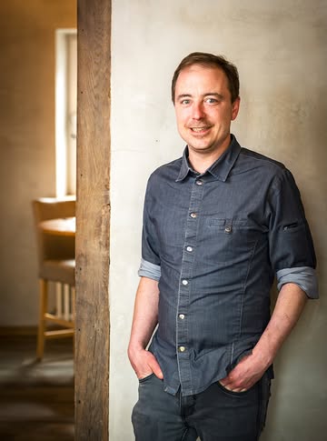 Mettre en valeur un restaurant, ce n’est pas seulement montrer un lieu — c’est raconter une expérience.

J’ai récemment eu le plaisir de réaliser une série de photos pour @sonicerestaurant en Belgique, avec un objectif clair : traduire visuellement l’ambiance, l’identité et l’émotion que les clients vivent sur place.

Une image bien pensée attire, rassure et donne envie de passer la porte. Aujourd’hui, la première impression se fait souvent en ligne — et elle doit être à la hauteur de votre savoir-faire.

Vous êtes restaurateur, hôtelier ou créateur de lieu ?
Je vous accompagne pour créer des visuels qui reflètent réellement votre univers et attirent votre clientèle idéale.

📩 Contact en message privé pour discuter de votre projet.

#photographie #restaurant #Belgique #communicationvisuelle #branding #foodphotography #marketing #image