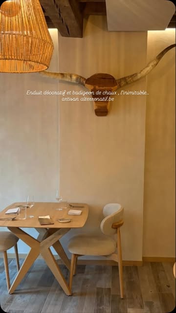 Peau neuve pour cet incroyable restaurant, un de mes préférés..😊 traitement du support, enduit décoratif à la chaux et badigeon…
Merci pour votre confiance