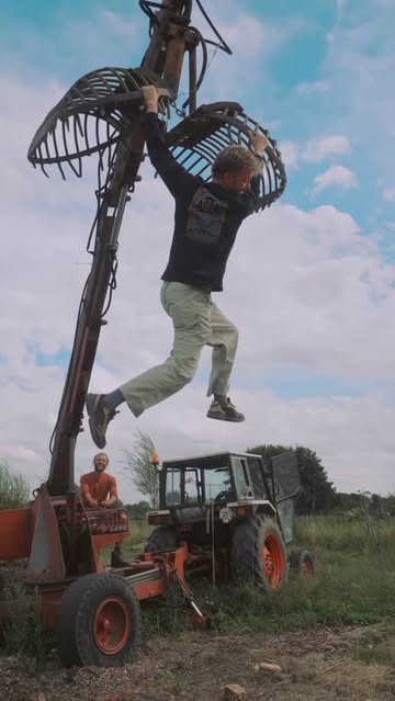 LIKE & SUBSTRAAT 🤪

Niks gaat verloren - Ons ‘afval’ wordt geschonken aan de aarde waar het zal dienen als voedsel voor onze voeding. 🫛🥬

Shoutout @deheuvelaar
Filmed and edited @mr_larstheking