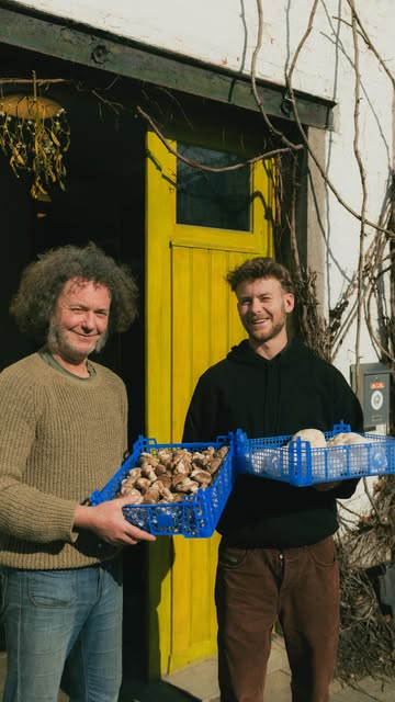 Met veel trots stellen wij u onze eerste artiesten voor: Maison Champignon 🍄 Enchantééée

Maison Champignon voorziet de amuse-bouche tijdens Vako-café, de resterende dagen zijn hun creaties bij ons te koop.

🎥 by @joennespreuwers_ 👌 🙏