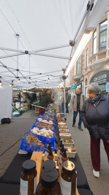 Zaterdag = Marktdag 💛

We nemen je mee in de voorbereiding, opbouw en actie van onze marktdag in de Brusselsestraat op zaterdag!

Verser dan vers!
Zien we jou deze zaterdag?

Thanks @teis_b voor de mooie weergave van de dag! 🎥❤️