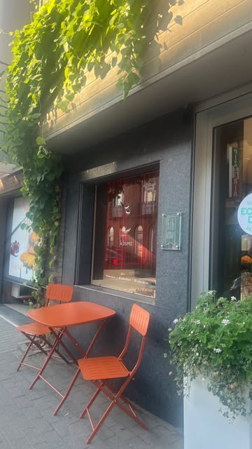 Reden om te feesten? ALTIJD!
.
Deze actie loopt van woensdag 15 juli tot en met zondag 19 juli 2026.
1 koffie per klant
.
Deel deze reel met je vrienden en kom samen een koffie drinken.
.
#beleefoudenaarde #oudenaardewinkelstad #bakkerijburez #actie #terras