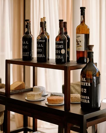 Een kaasbord als afsluiter, met Madeira gekozen door onze sommelier. Twee jaargangen dragen een extra betekenis: 1998 en 1999, de geboortejaren van Abel en Laurence.