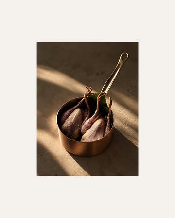 Het favoriete seizoen van onze chef is terug: het wildseizoen! De grijspootpatrijs staat nu als suggestie op onze kaart, een echte seizoensspecialiteit die je niet wilt missen. Reserveer online of bel ons even. We verwelkomen je graag.